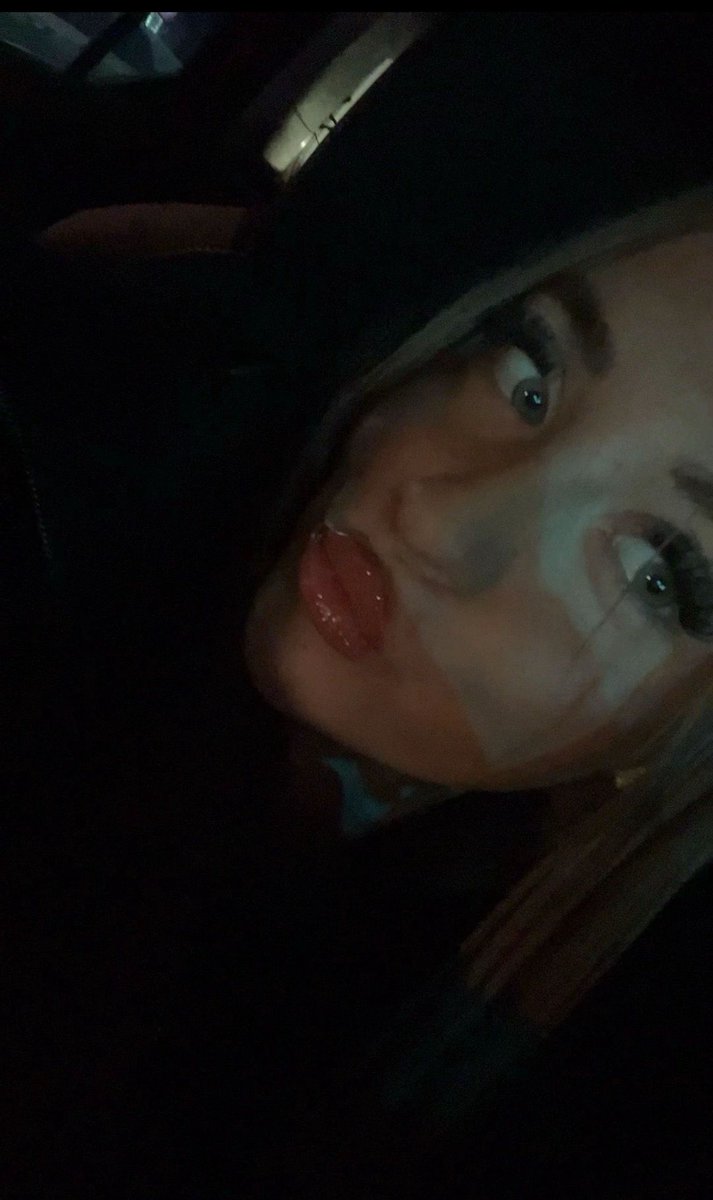 louiseshall89's tweet photo. If you look into my eyes long enough your bank balance will hit 0 😇 https://t.co/vUVP7mRo3g