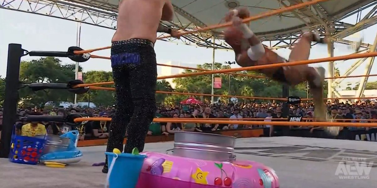 luminvader's tweet photo. oh, silly wrestling stages, i love you so. https://t.co/5Lh1WZYyHl