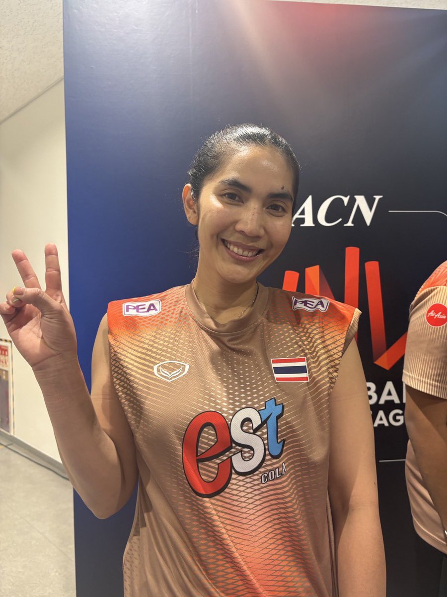 TBSvolleyboo's tweet photo. ／
#ネーションズリーグ  
今夜7時〜vsタイ🇹🇭
＼
バレーボールネーションズリーグ
女子日本代表の戦いは続きます🔥

今夜の相手はアジア決戦！タイ🇹🇭

タイ代表選手はSVリーグで
プレー経験のある選手も多数✨

注目選手は、、、
★タットダオ
2020年から日本リーグでプレーする
不動のミドルブロッカー🙌
★ピンピチャヤ
2021年〜2024年日本リーグでプレー　
現在チームトップの135得点✨
★ピヤヌット
タイバレーの生命線、
粘りあるディフェンスの要💪
日本リベロとの対決にも注目です🏐

今日もTBSで生中継！
会場から、テレビの前から
選手にたくさんのエールをお願いします🔥

#วอลเลย์บอลหญิง