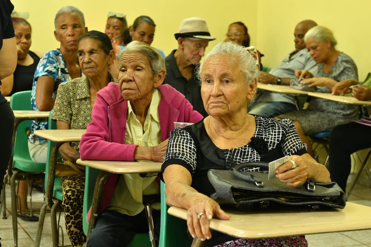 juntacentral's tweet photo. La Junta Central Electoral, a través de la Mesa de Inclusión, participó en las jornadas realizadas en Puerto Plata y en la UASD, carretera Nagua–San Francisco de Macorís, donde se hicieron operativos de captura de datos biométricos y personales para la expedición de la #NuevaCédulaRD, así como la identificación y canalización de situaciones vinculadas al registro civil que pudieran requerir atención a las personas adultas mayores.

Estos operativos forman parte de las acciones impulsadas por la Mesa de Inclusión de la #JCE, en coordinación con el CONAPE con el propósito de acercar los servicios de documentación a personas con discapacidad y adultas mayores.

Si tienes 70 años o más, puedes asistir a renovar tu nueva cédula sin importar el mes de tu cumpleaños, incluyendo fines de semana y días feriados.

¡Tu cédula eres tú, porque tu identidad es única!