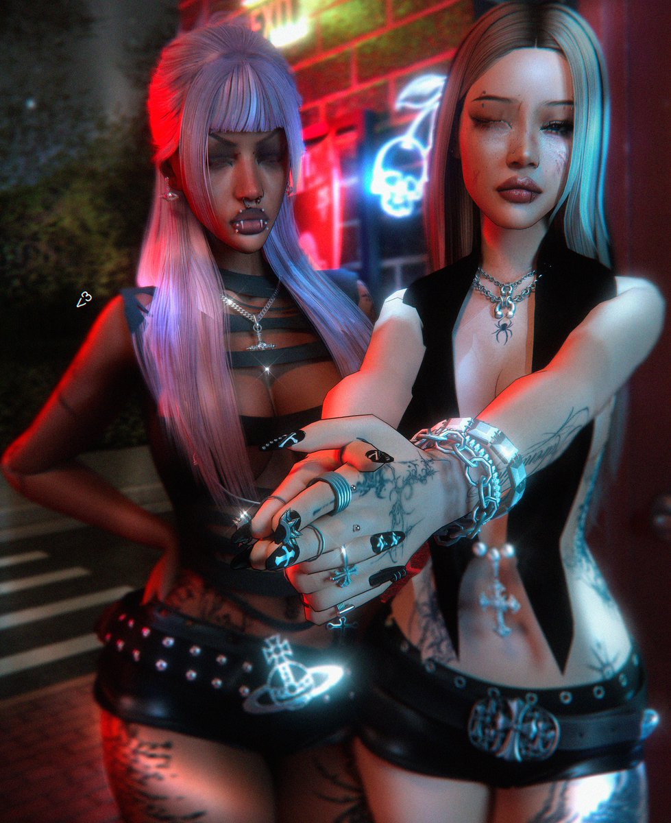 sophixore's tweet photo. night out https://t.co/KRxkDBTUNH