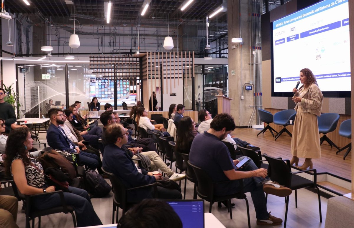 AdrianaMGutierr's tweet photo. ¡Un agradecimiento enorme a quienes participaron hoy en el café del mundo! Cuando empresas y startups comparten su experiencia, la política pública de #CTeI se traduce en más innovación, competitividad y desarrollo para @Bogota. https://t.co/ujINRBVH2a