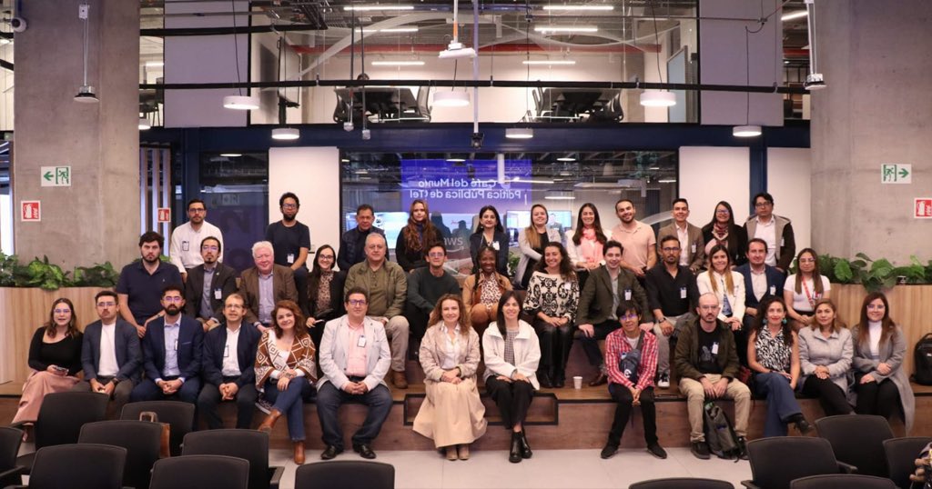 AdrianaMGutierr's tweet photo. ¡Un agradecimiento enorme a quienes participaron hoy en el café del mundo! Cuando empresas y startups comparten su experiencia, la política pública de #CTeI se traduce en más innovación, competitividad y desarrollo para @Bogota. https://t.co/ujINRBVH2a