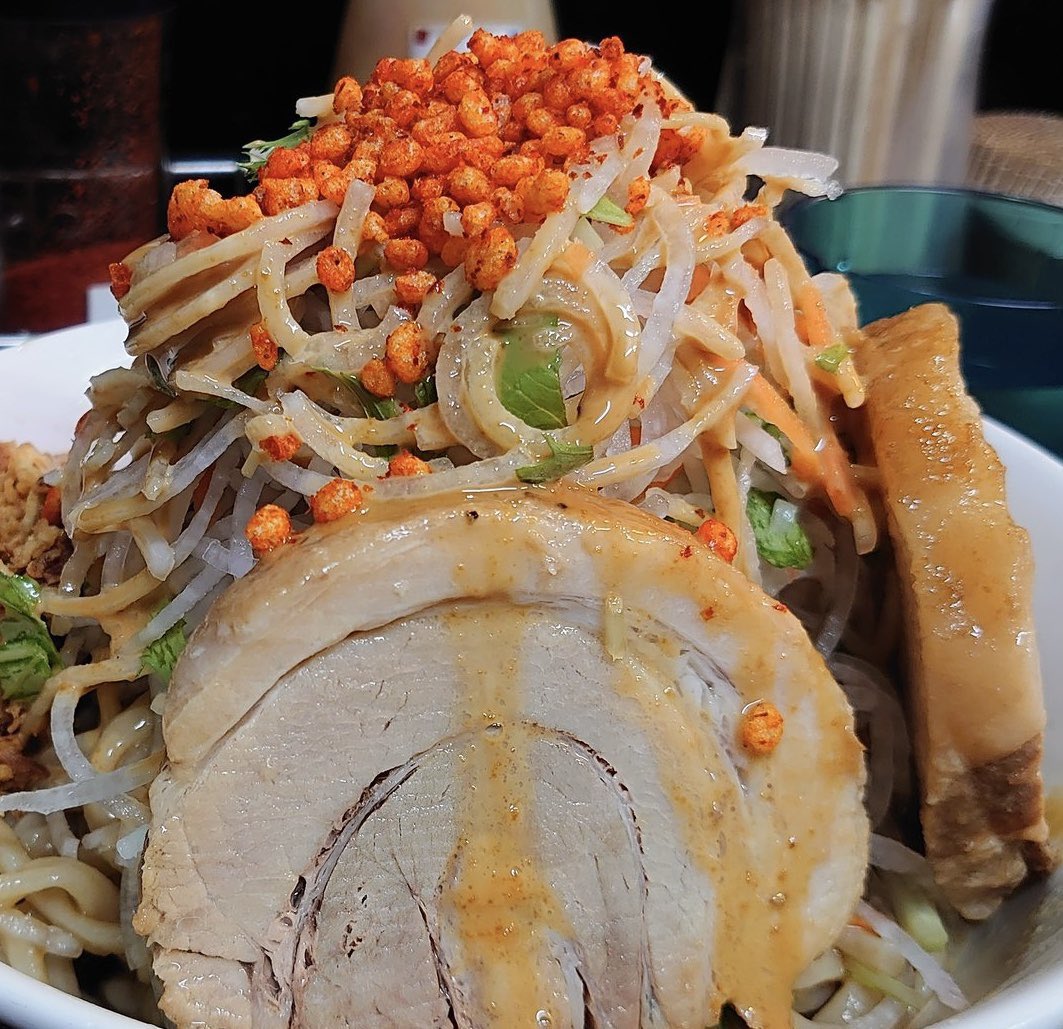 syusennin's tweet photo. お世話になります

先日迄　日に10食足らずしか
出てなかったキャラマキ
(冷やし中華？)ですが
最近の暑さにより
ご注文が倍増しております

食材の保存場所が限られており
状況次第では夜営業　途中で
売り切れてる場合は
どうかお許しくださいませ

尚　提供に12分前後頂きます

以上　ご報告迄 https://t.co/wBjNCBEHFZ
