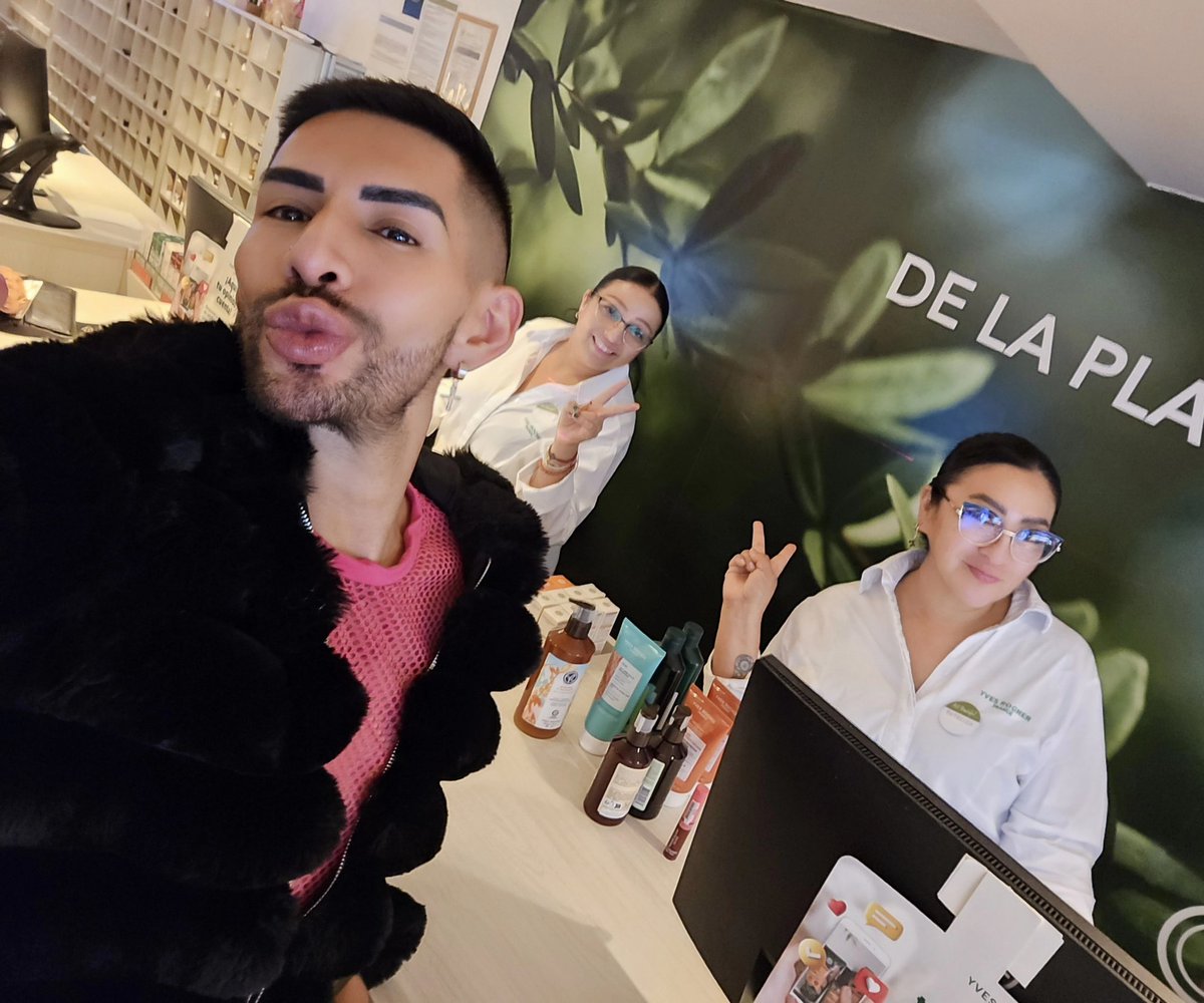 DramaQueenRemix's tweet photo. Día de las labores #YvesRocher 🖤 con las preciosas #Edith y #Patty 🖤 https://t.co/ECp7k6i4lE