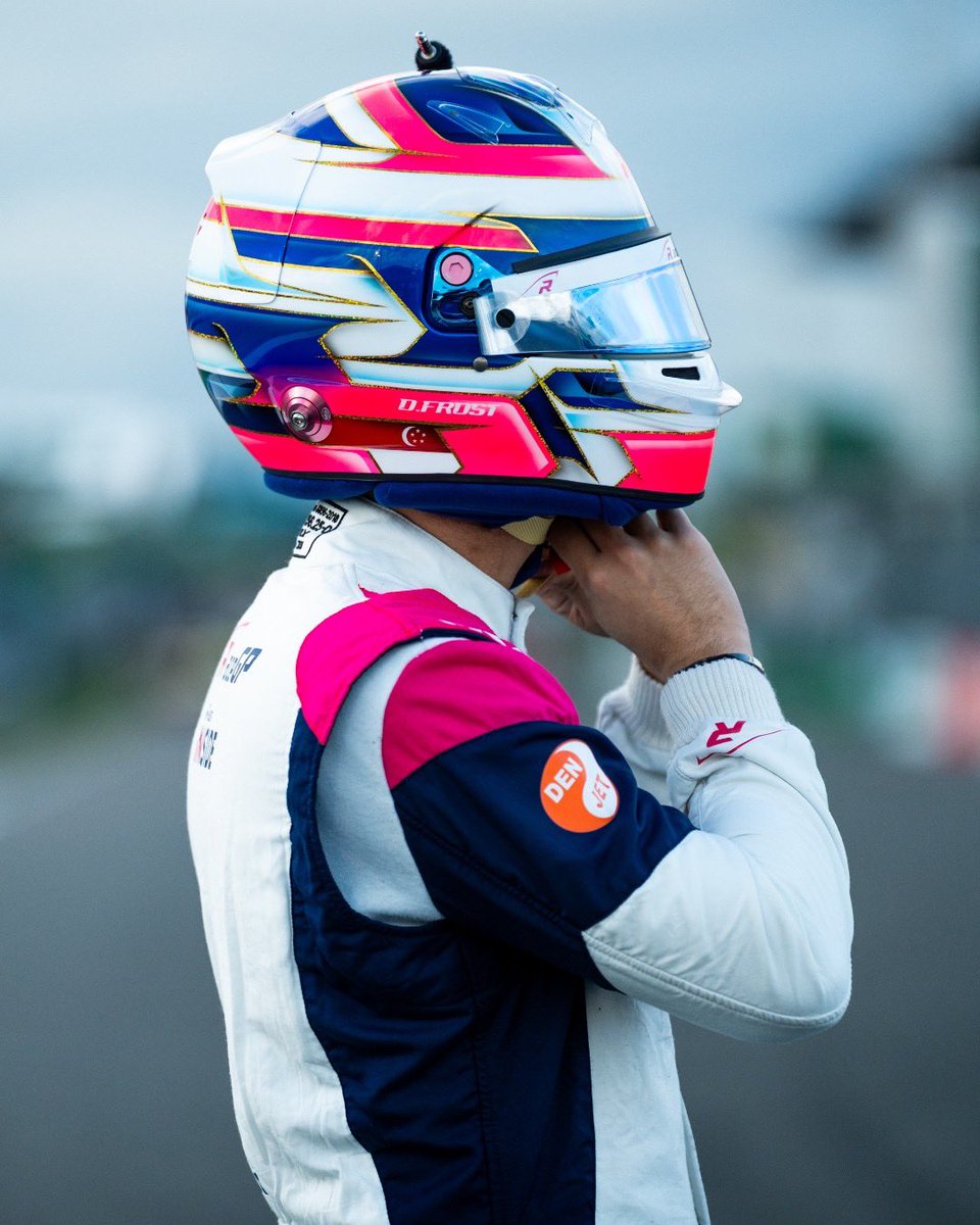 Danial_Frost's tweet photo. Just getting started with this new lid. Three more rounds to come π₯
#DanialFrost / #Singapore / #Motorsports / #Racing / #RaceGP / @r_acegp / @lemanscup https://t.co/G9GjnG1W8z