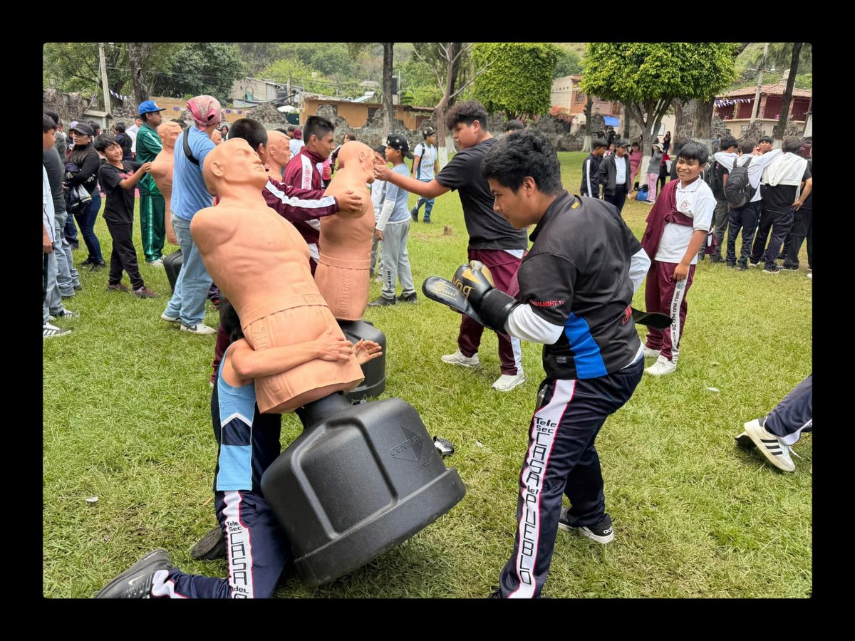 Vive_Oficial's tweet photo. El entrenamiento, la perseverancia y la disciplina son la base del éxito, así podrás encontrar tu espíritu de campeón. 🥊
.
#ViveSinDrogas
#ComunidadVSD
#RallyAzteca https://t.co/hGLgxwgCkt