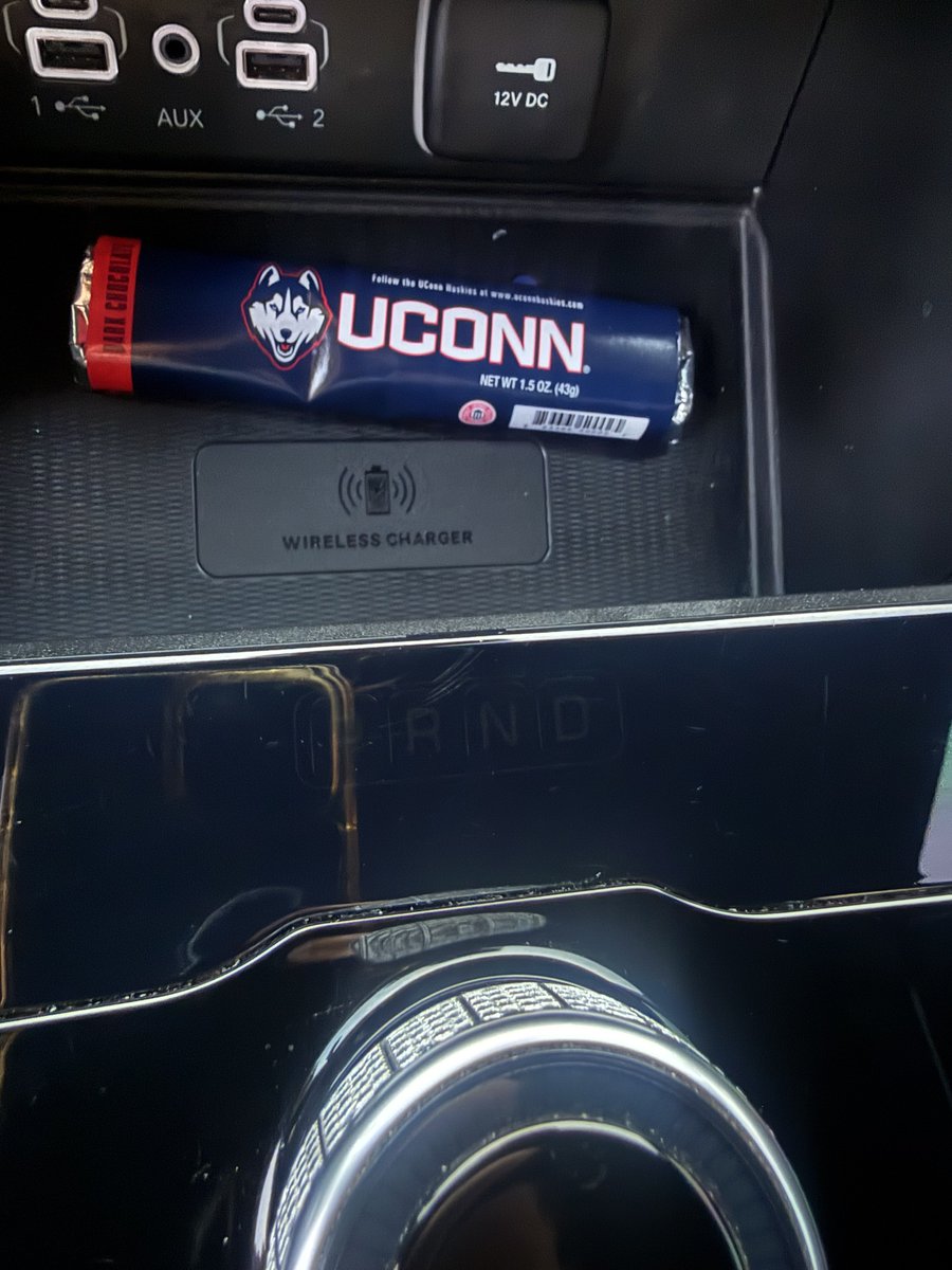 ScottCo39908318's tweet photo. I don’t even eat chocolate, but if you don’t drive around with a random UConn chocolate bar in your car every single day, then please tell me how the F you even consider yourself a real UConn 🏀 fan????? #AnythingForAUConnWin !!!!!!! https://t.co/aFX7PULgA1