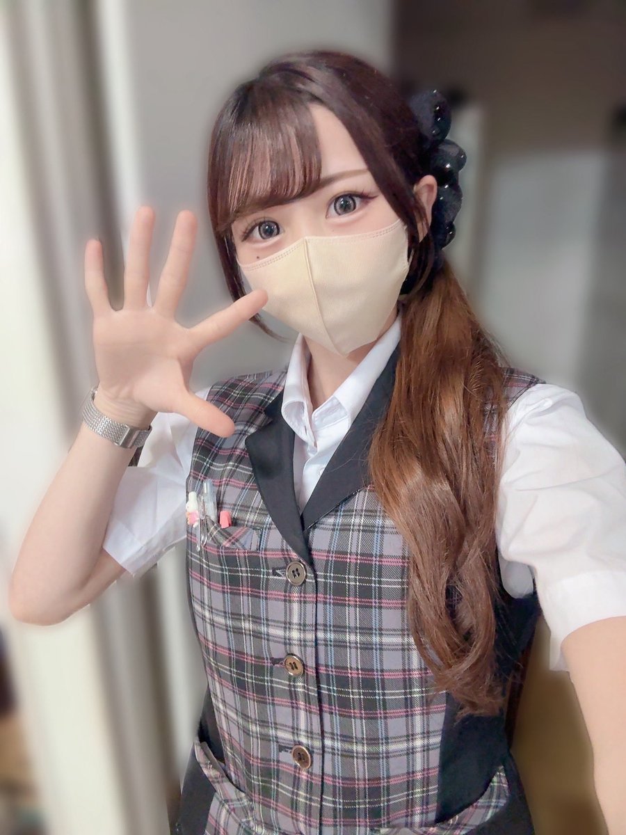 GRN_girl00's tweet photo. 昨日お姉ちゃんと打ちに行って
お姉ちゃんがまさかの一撃2000枚獲得
ビビりすぎてる映像が残ってた。笑笑笑笑 https://t.co/PQe3KLq4UC