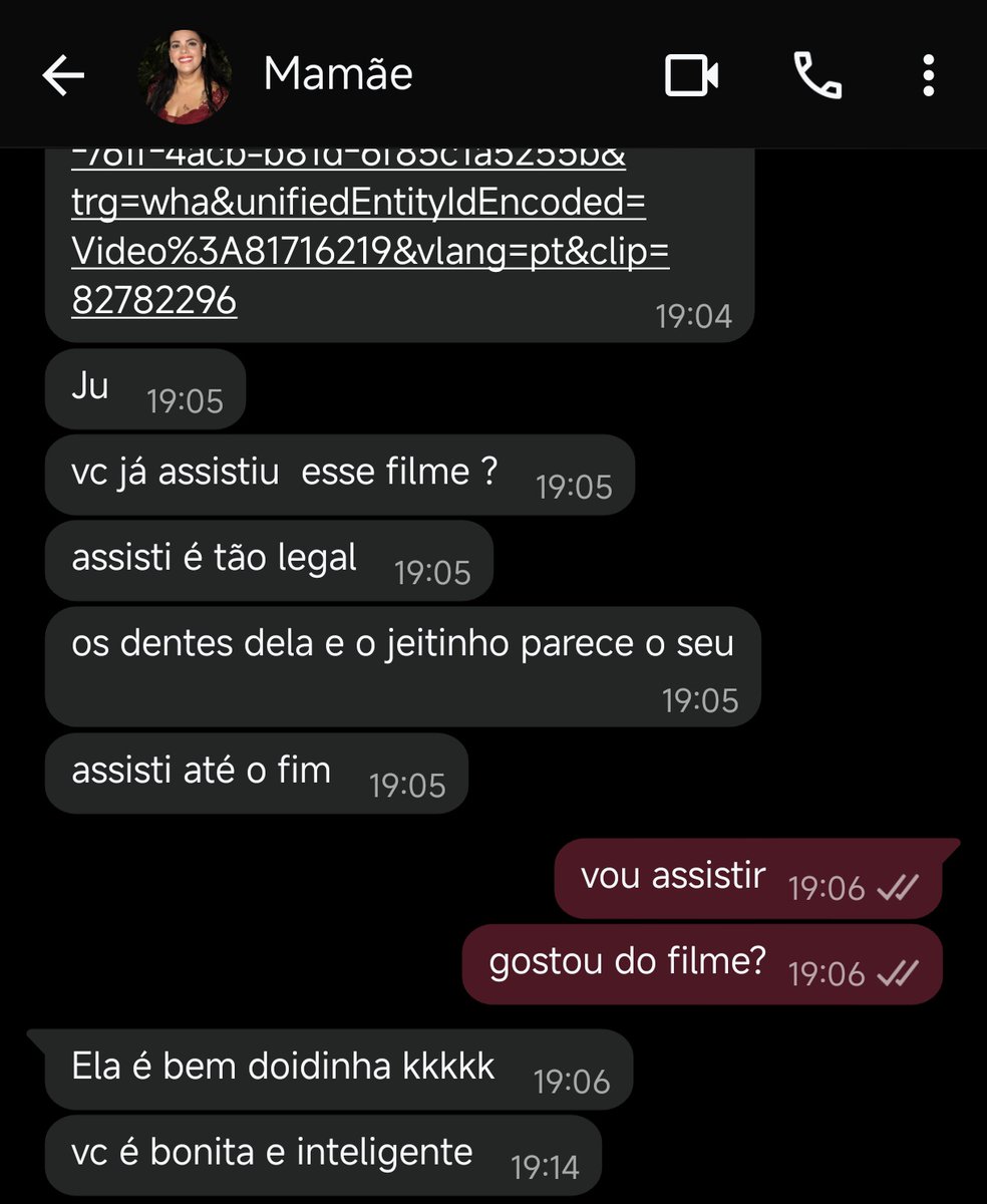 trizieer's tweet photo. ai eu amo minha mãe 😭😭😭 https://t.co/wGHP7b4sux