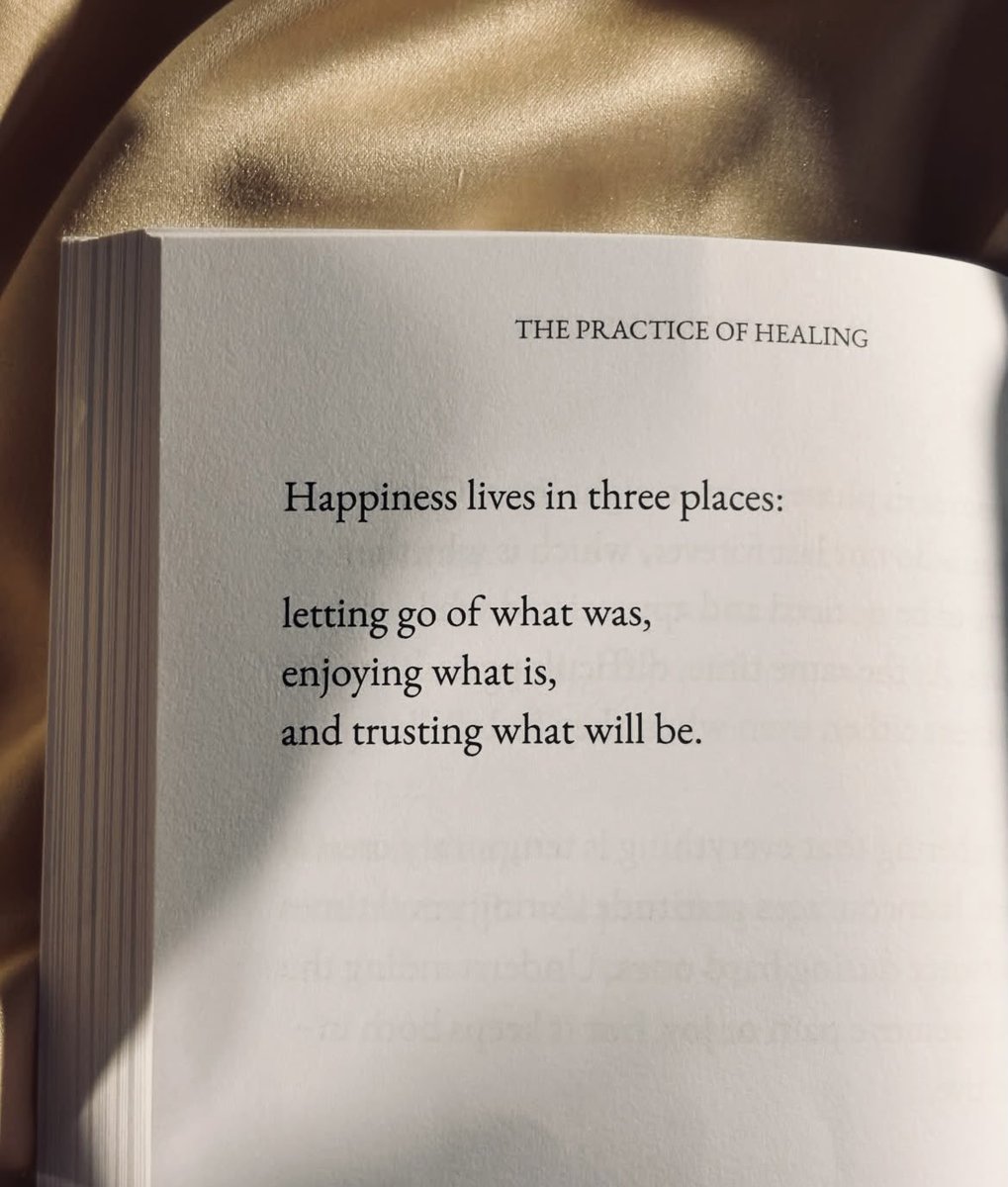 bookpoets's tweet photo. happiness lives in three places https://t.co/zEkLNBRpc4