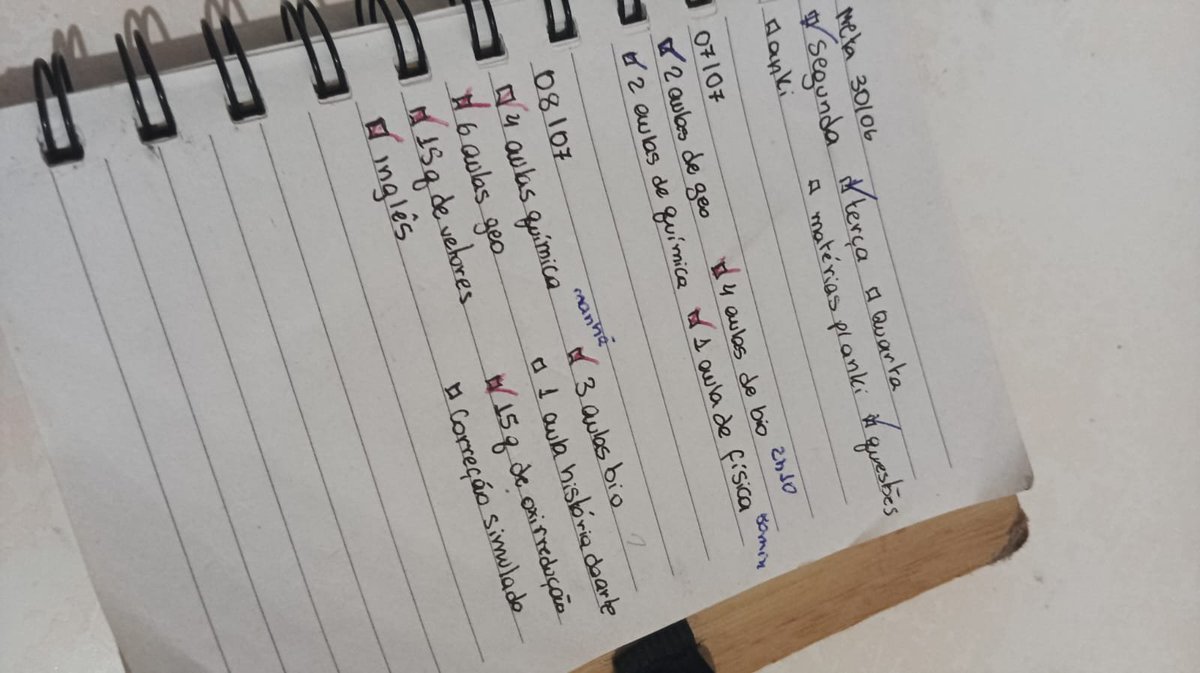 beIouca's tweet photo. 🎀 : #studylog #studytwt
         “08072026”
         ︶  ⏝  ︶  ⏝୨୧⏝  ︶  ⏝  ︶
amo essa baguncinha de estudos! queria a minha bagunça fosse aesthetic que nem das coreanas. QUERIA FALAR QUE EU FIZ 8/10 EM UMA LISTA DE, pasmem, FÍSICA!!!! pfv falem que tão felizes por mim https://t.co/N0CdM1H6SF