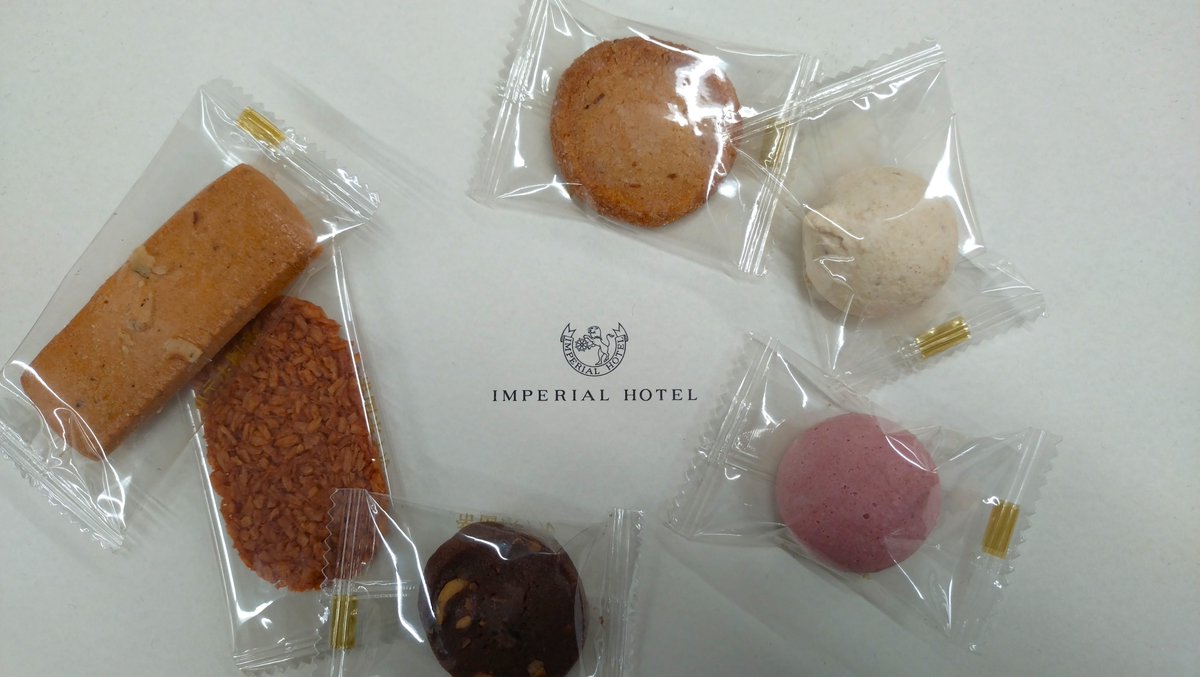 _ITmanager's tweet photo. 先日、素敵なお菓子をいただきました
クッキーを選ぶ時間って、ワクワクしますよね♪
木曜日は1週間の疲れが出やすい頃。根を詰めすぎず、甘いものでホッと一息入れるのも大切です。
午後も無理せずいきましょう
#企業公式相互フォロー
#企業公式と繋がりたい
#企業公式つぶやき部 
#公式おやつ部 https://t.co/chmROEjDoQ