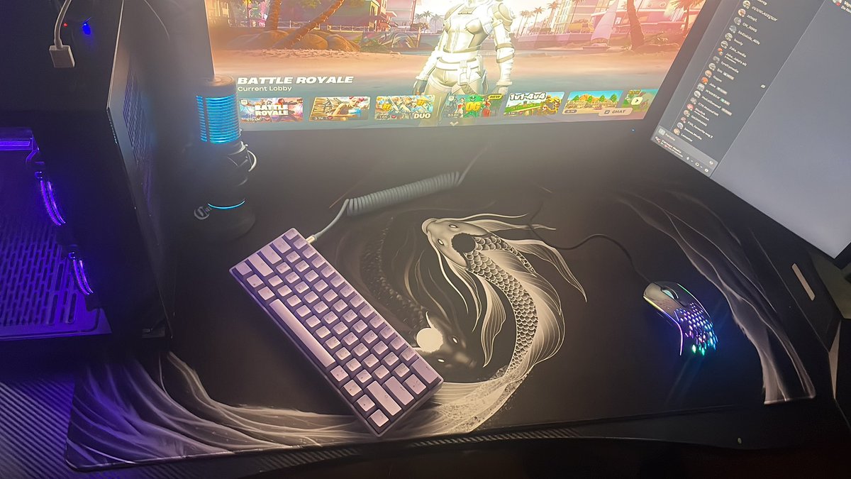 Hollofvx's tweet photo. @arcaloot for the mouse pad, it’s absolutely goated made $300USD With it : 100% worth buying from https://t.co/hpLVg8qO4m : https://t.co/vT3qpNsgcV