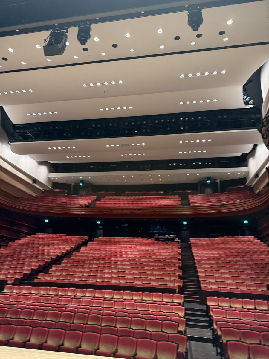 hirokosullivan's tweet photo. 今日は久しぶりにホールショー❗️
豪華メンバー楽しんできまーす‼️☺️ https://t.co/iAvLFCd8ll