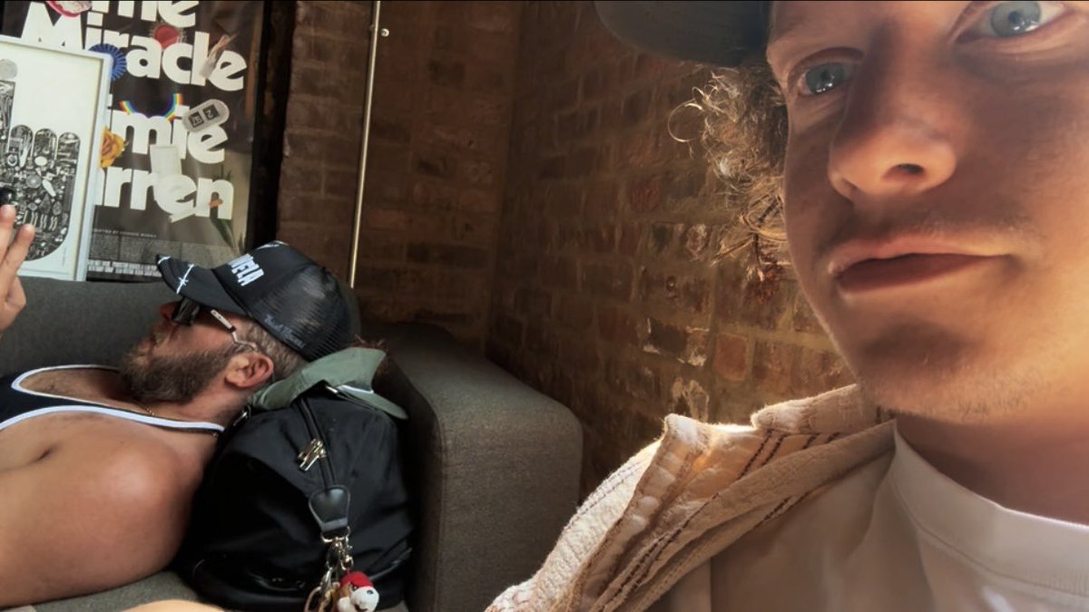 realmarkostunt's tweet photo. I saw my best friends after so many years 😭

New Vlog is up NOW! Go watch the Vlog Crew Reunion and all the behind the scenes crazy stuff. Just like old times 😂

https://t.co/MmwIlL0Q9J https://t.co/mSmGgzonF6