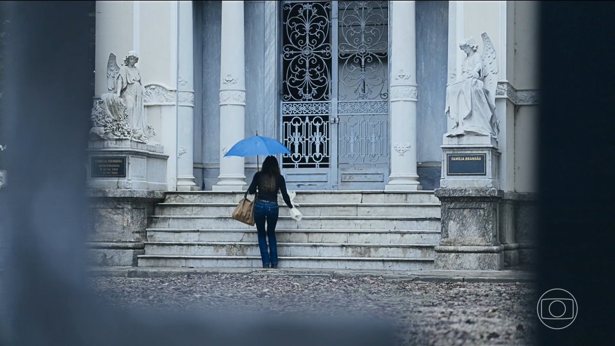 forumeplay's tweet photo. O túmulo da família Brandão é maior que o terreno da minha casa #QuemAmaCuida https://t.co/mn6GrChb59