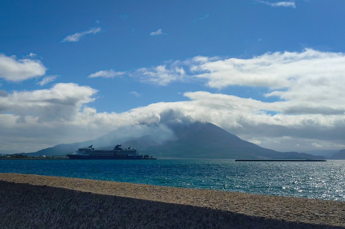 hk_silver's tweet photo. 鹿児島まで来たなら、やっぱ桜島は見ておきたいよね😍

さて、福岡まで4時間、帰りますか🚚 https://t.co/CgnsKEALcJ