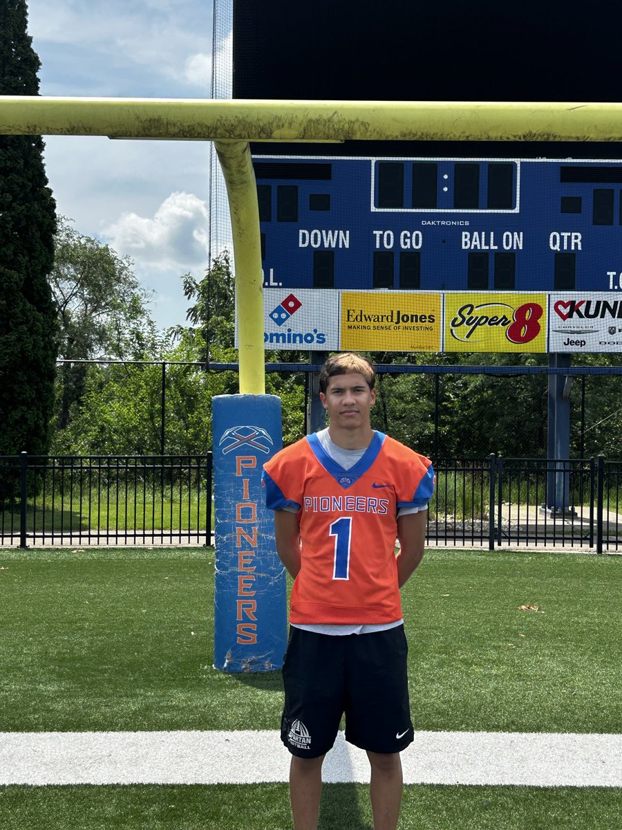 AmareeDavis9's tweet photo. I had an amazing time @UWPlattFootball’s Junior Day earlier today! Thank you Coach @Ryan_Munz, @CoachPosateri, Coach @MMartinStrength, and the rest of the UWP coaching staff for the hospitality! #SwingTheAxe #UWP #Pioneers #JuniorDay #WR https://t.co/qtFWWpfKJ7