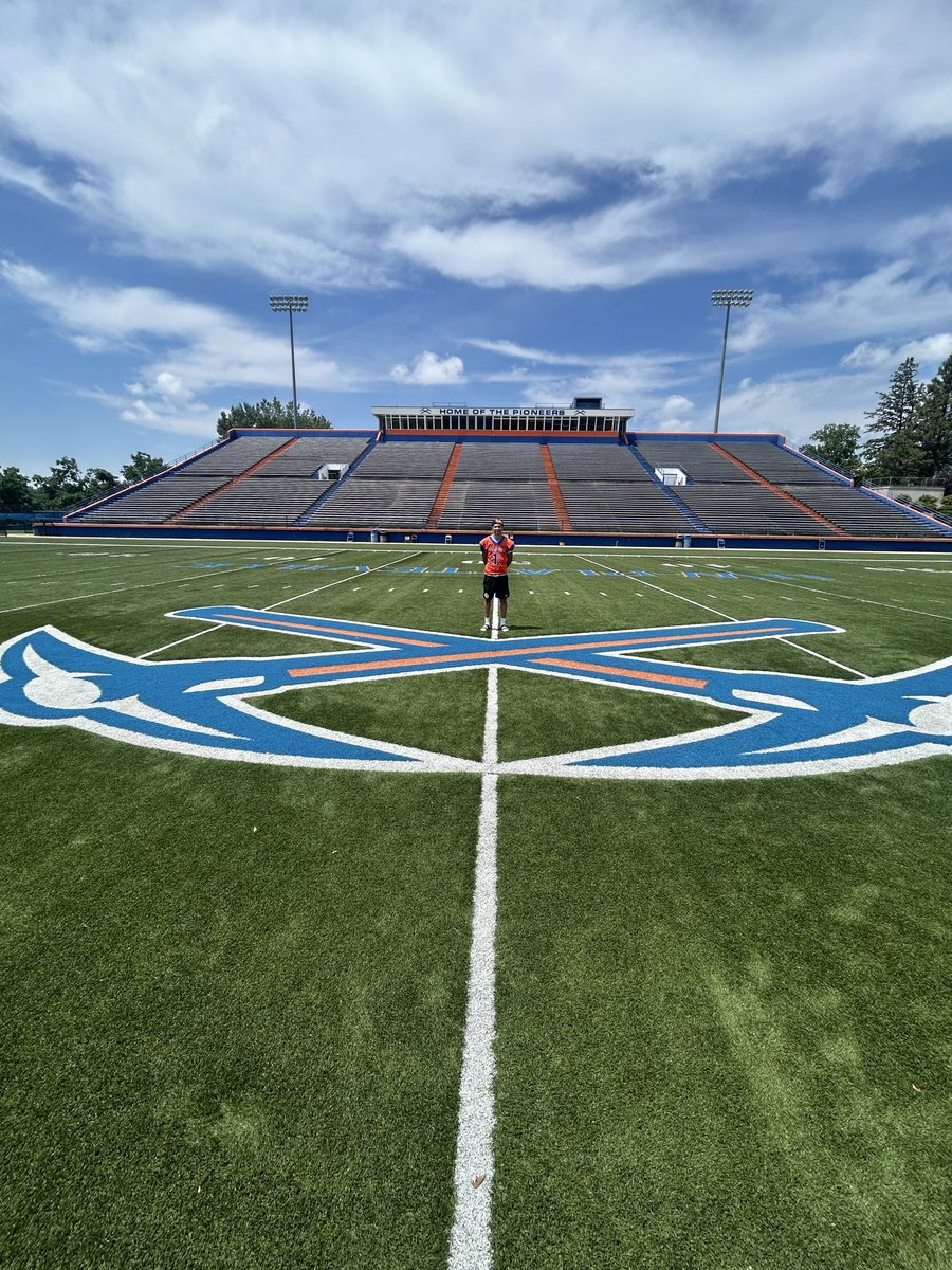 AmareeDavis9's tweet photo. I had an amazing time @UWPlattFootball’s Junior Day earlier today! Thank you Coach @Ryan_Munz, @CoachPosateri, Coach @MMartinStrength, and the rest of the UWP coaching staff for the hospitality! #SwingTheAxe #UWP #Pioneers #JuniorDay #WR https://t.co/qtFWWpfKJ7