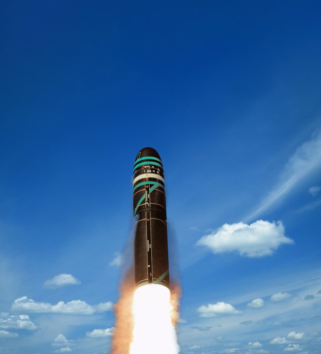 3lazarus1's tweet photo. @AlertesInfos Macron peut pas envoyer juste 4 ou 5 de ces missiles manière que le Paraguay deviennent un souvenir ? https://t.co/4DYa9TXlw3