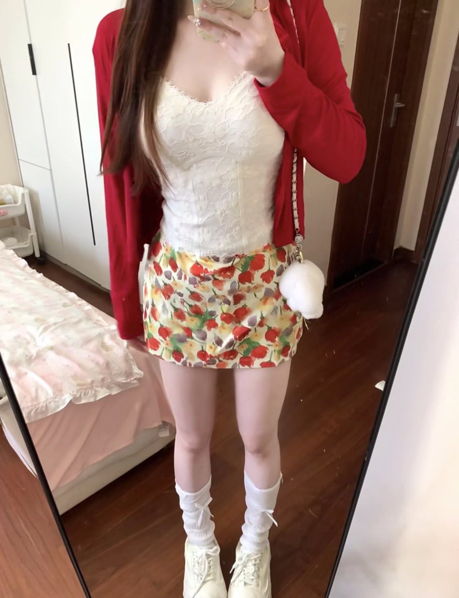 HSJWC1991's tweet photo. 出門每次選衣服👚超難度 件件都好卡門 件件都想穿出門 怎麼辦 我很糾結😐 
#日本 #女裝 #衣服 https://t.co/7MzUg6oCFC
