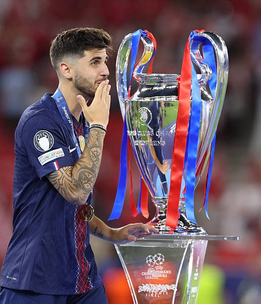 golsdobrasil1's tweet photo. 🚨O PSG considera Beraldo inegociável e a tendência é mantê-lo no elenco.

Luis Enrique vê o brasileiro preferencialmente como volante, e não como zagueiro.​​​​​​​​​​​​​​​​​​​​​​​​​​​​​​​​​​​​​​​​​​​​​​​​​​

— ESPN BRASIL
📸 Getty Images https://t.co/RnWkDaEIrY