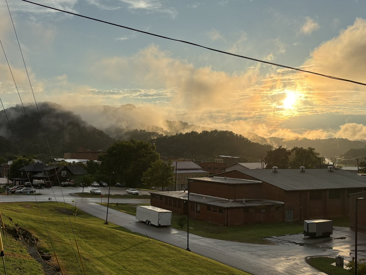 _hannahhhf_'s tweet photo. Such a nice view after the storm! https://t.co/4UTRxb0IXn
