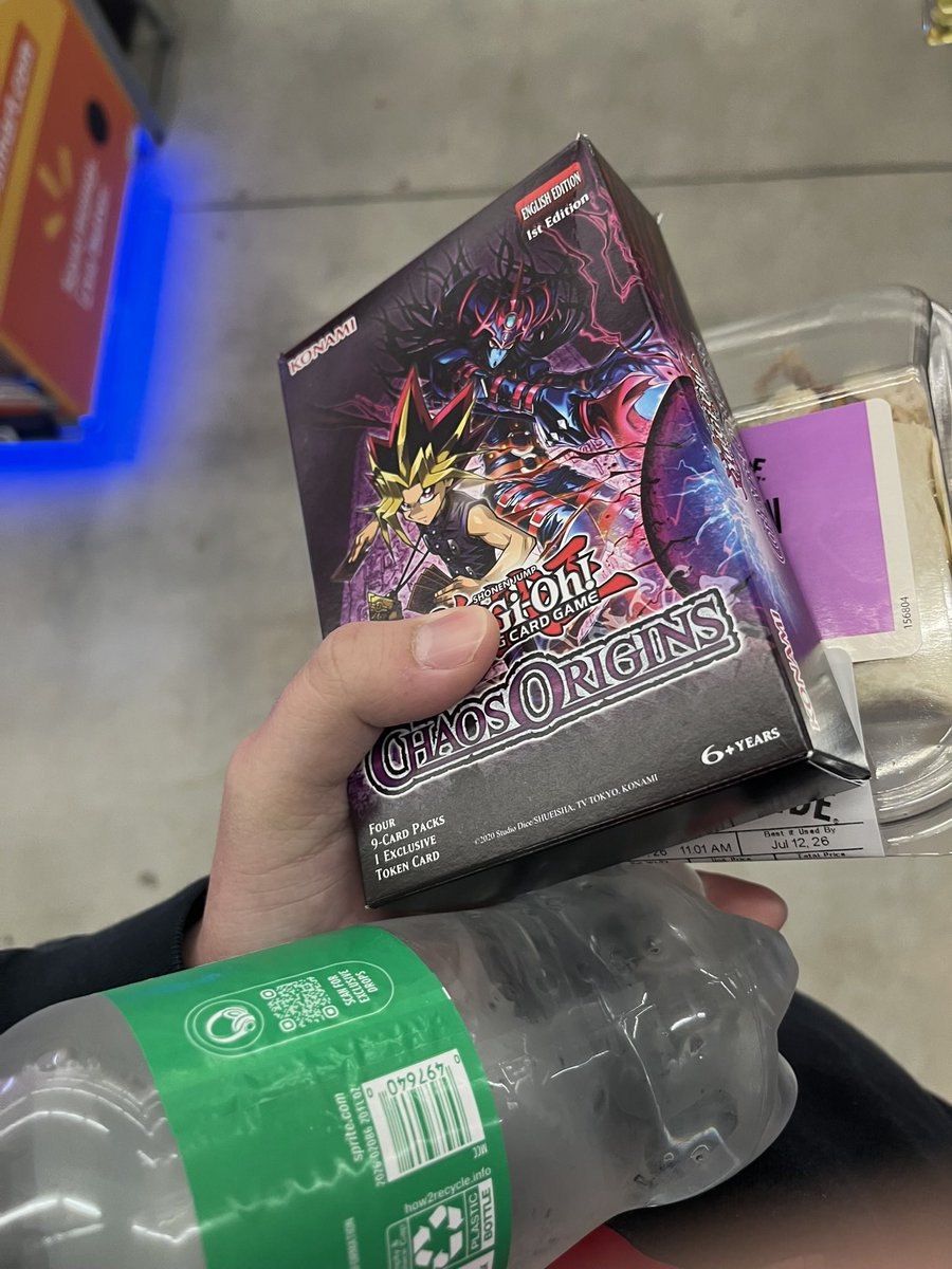 vikponsygo's tweet photo. I opened 4 packs in my lunch and I got these beauties!!!!

#遊戯王 #yugioh #TCG #OCG https://t.co/qWbrnUb7sO