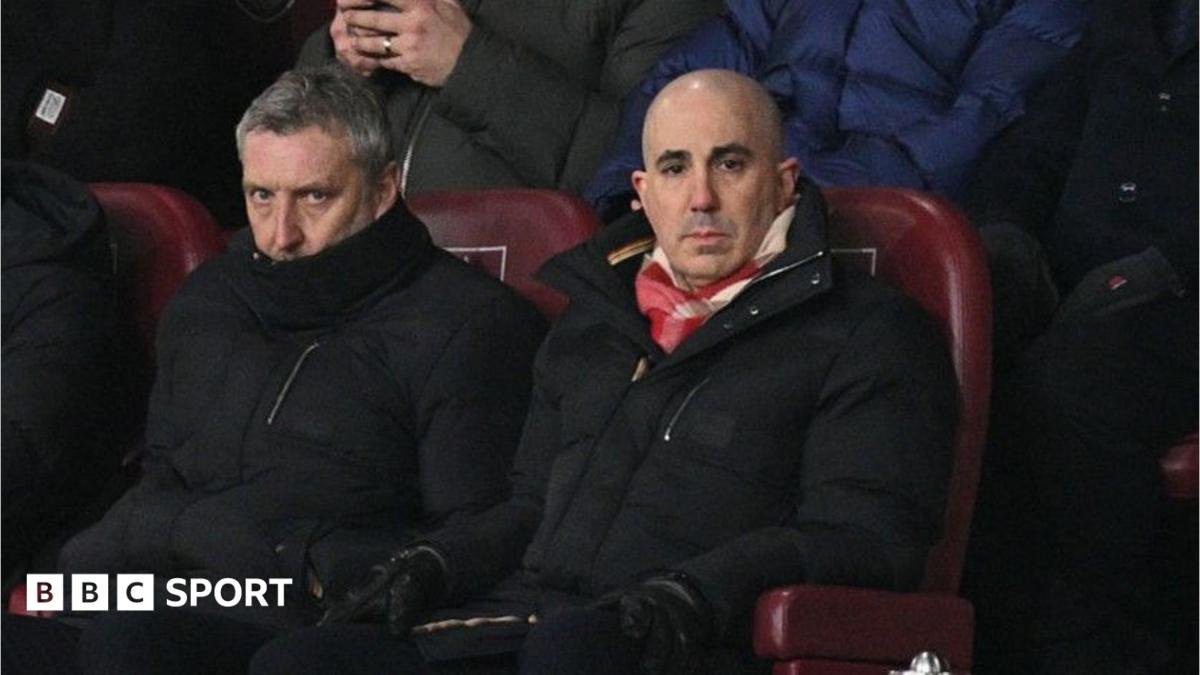 _Tx_'s tweet photo. @MUnitedEs @FabrizioRomano Denle las gracias a estos 2 genios.. 🤣🤣 https://t.co/4fbglN5Wvb
