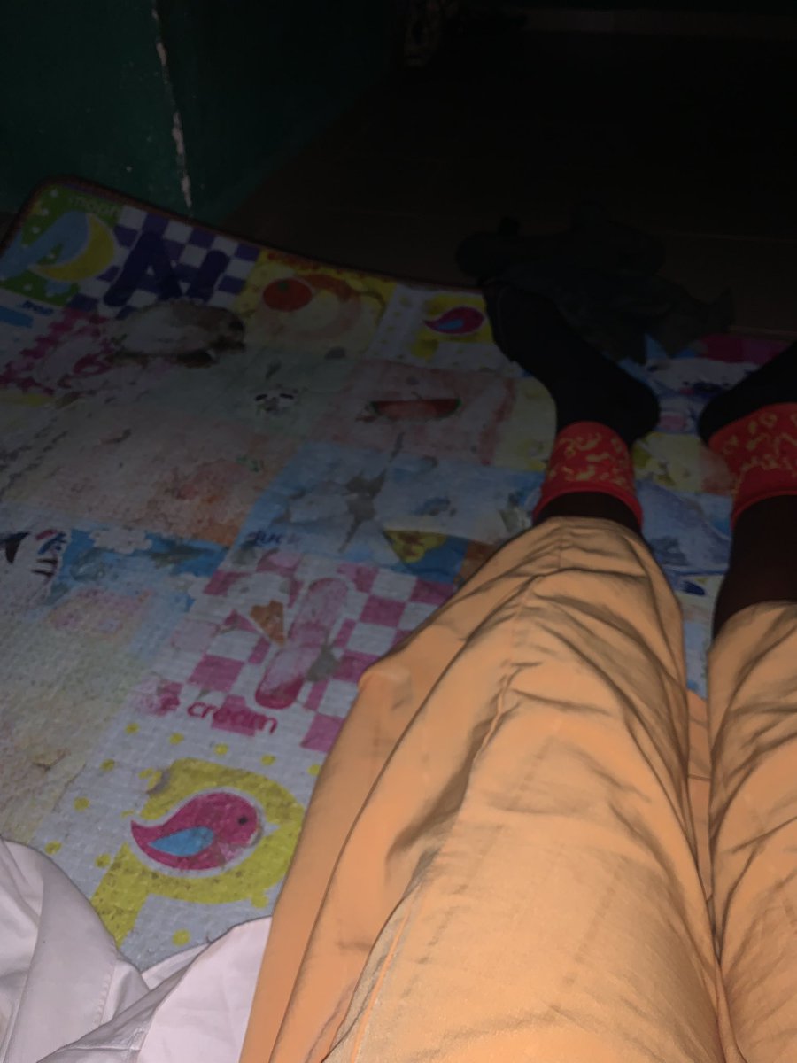 Miraclejoxw's tweet photo. Hello please I need your help I have been having hard times sleeping because of this mat I have been saving to get a bed but bills are flying everywhere i have managed to have 5000 and a student bed is almost to 30000 please your 10 naira js appreciated 
Account number below https://t.co/gjiaGdSP5k