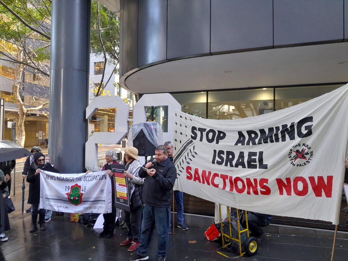 NickRiemer1's tweet photo. Palestinian and Jewish speakers together outside the antisemitism Royal Commission in Sydney protesting against its uncritical conflation of Judaism and Zionism, exclusion of anti-Zionist Jews, and platforming of naked anti-Palestinian racism. Demo organised by JAO48 and SWOP. https://t.co/RH1e1ChWYw