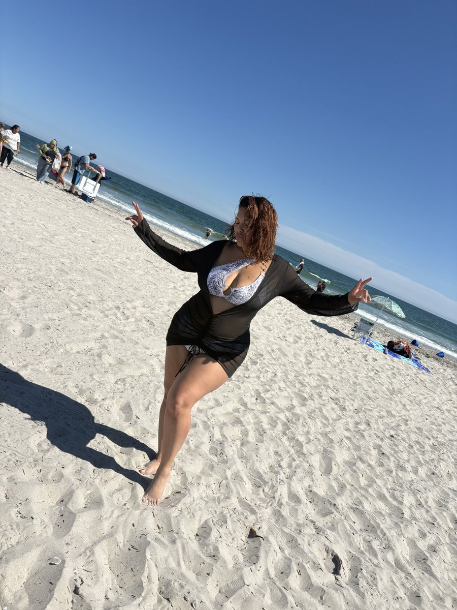 MicaelaRoman's tweet photo. Same swim suit different body 🤪🏆
We Up 😮‍💨 https://t.co/FqLIjVHqpG
