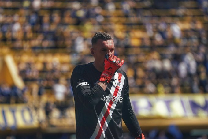 chomickirio's tweet photo. La figura absolta de la Copa Libertadores más importante de la historia. Papá de todos los demás grandes, incluyendo 2/2 finales contra el clásico. 3 veces mejor arquero de América, campeón del mundo y cuarto arquero con más títulos en la historia del fútbol. 

Ídolo de RIVER. https://t.co/BU1rNW34If