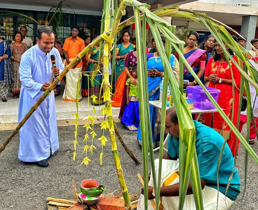 Rajaram93584674's tweet photo. "Do the North Hindus worship Skanda the same way we do..? So he is not the same as our Muruga.."
- NTK Dumeels.

Did Mary cook Sakkarai Pongal with ghee, cashew nuts, raisins and feed Jesus in Jerusalem ?
Why are Tamil Xtians doing it here..?

So, Jesus &amp; Karthar not same daa 😂 https://t.co/fJ9OHyhQ8H