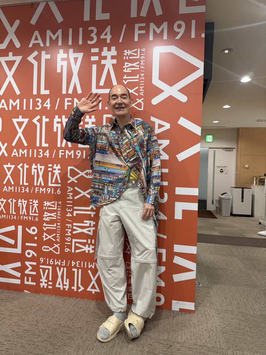 rcampbelltokyo's tweet photo. #文化放送 #武田砂鉄ラジオマガジン #ロバキャンのカーゴパンツダイアリー オンエア中から抜け出して笑
シャツは今季、ヘラルボニーとコラボコレクションから #anrealage https://t.co/TdMDjmlEz7