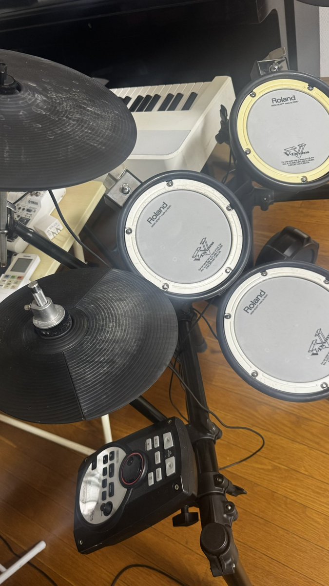 TendoKiyotaka's tweet photo. 大好きな音楽をこうして出来るのは本当に有難くて幸せだな。

今日も誰よりもやる。

来年の誕生日までYouTube登録者100万人にします。
⬇︎
https://t.co/CIXwxSGA8T https://t.co/0l1N3E0XUW