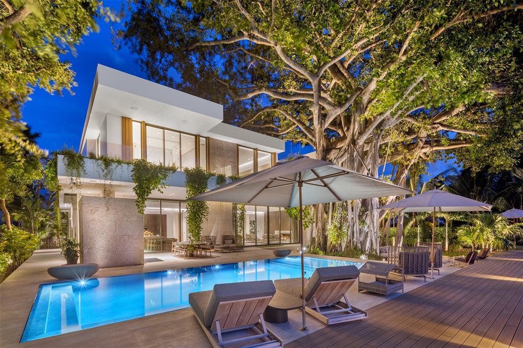 AcouArch's tweet photo. The art of illumination is always evolving. So are we.

As evening unfolds, thoughtfully designed lighting enhances the architecture and transforms the atmosphere of every space.

Project: Nurmi Dr Residence

#AcousticArchitects #SmartLighting https://t.co/ntWIUGHMkZ
