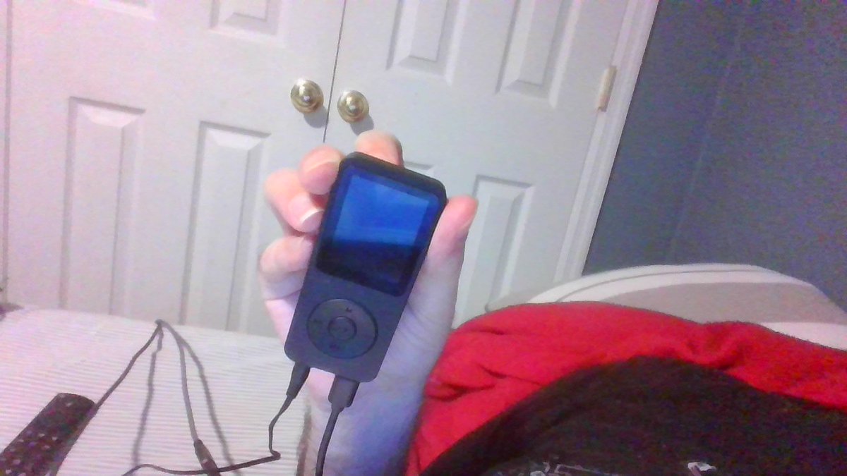 NERvsNER's tweet photo. My new MP3 Player i got today It's cool https://t.co/DcNL1JaYPg