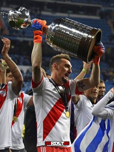 Juanrepolles's tweet photo. Me toca despedirme de uno de mis mayores ídolos, uno de los jugadores que más alegrías me dieron, es indescriptible todo lo que hiciste por este club, el mejor arquero en la historia de River. 

Gracias eternas, Franco Armani. https://t.co/dKcdgS0L9z