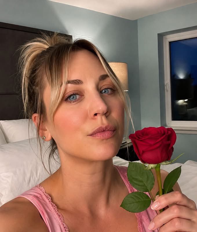 kaleycuoco2326's tweet photo. if you love the beautiful rose, drop a sweet “Hi” in the comments and share the love! ❤️🌹#kaleycuoco #usa https://t.co/YsSqE6AJWf