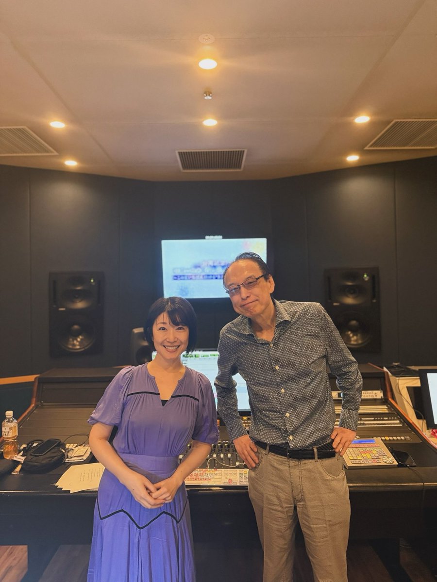 kosakayuriko's tweet photo. 7月17日公開のアニメ映画
#君と花火と約束と
公開記念特番のナレーションを担当させていただきました！

新潟県の長岡まつり大花火大会を舞台にしたこの作品。声優初挑戦の #佐藤勝利 さんが主人公を、#原菜乃華 さんが主人公が恋する相手役の声を担当することで話題になっていますよね✨

お二人のインタビューのほかに
主題歌『消えない花火』を歌う #timelesz からの特別メッセージ
そして、長岡花火でも、劇中歌としても楽曲が使われている #平原綾香 さんが長岡の地を巡ります。

長岡花火は空襲で犠牲となった1489人の方の鎮魂のために始められたそう

かつてこの花火を見た山下清さんが語った『世界中の爆弾が全部花火に変わったら、世界から戦争はなくなるんだな』作中のセリフにも使われていてとても心に迫ります。

エリアによって放送日が異なるので２枚目に載せたスケジュールをご覧くださいね🥰

制作スタッフの皆様との写真も一緒に。