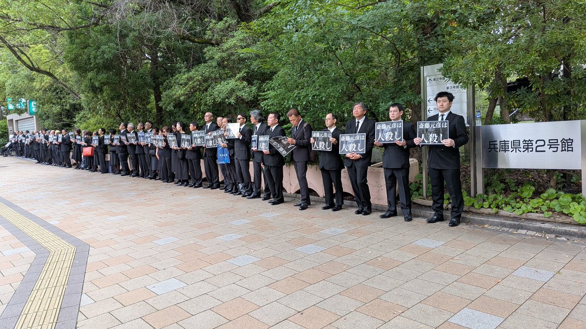 sakami_keniti's tweet photo. 「結局、この辺の汚物との戦いになる」
「キモいのはお前だよ、安倍カルト」

有権者を汚物呼ばわり。
『まとも』って何だろう…。 https://t.co/t7mxYpT4Xa
