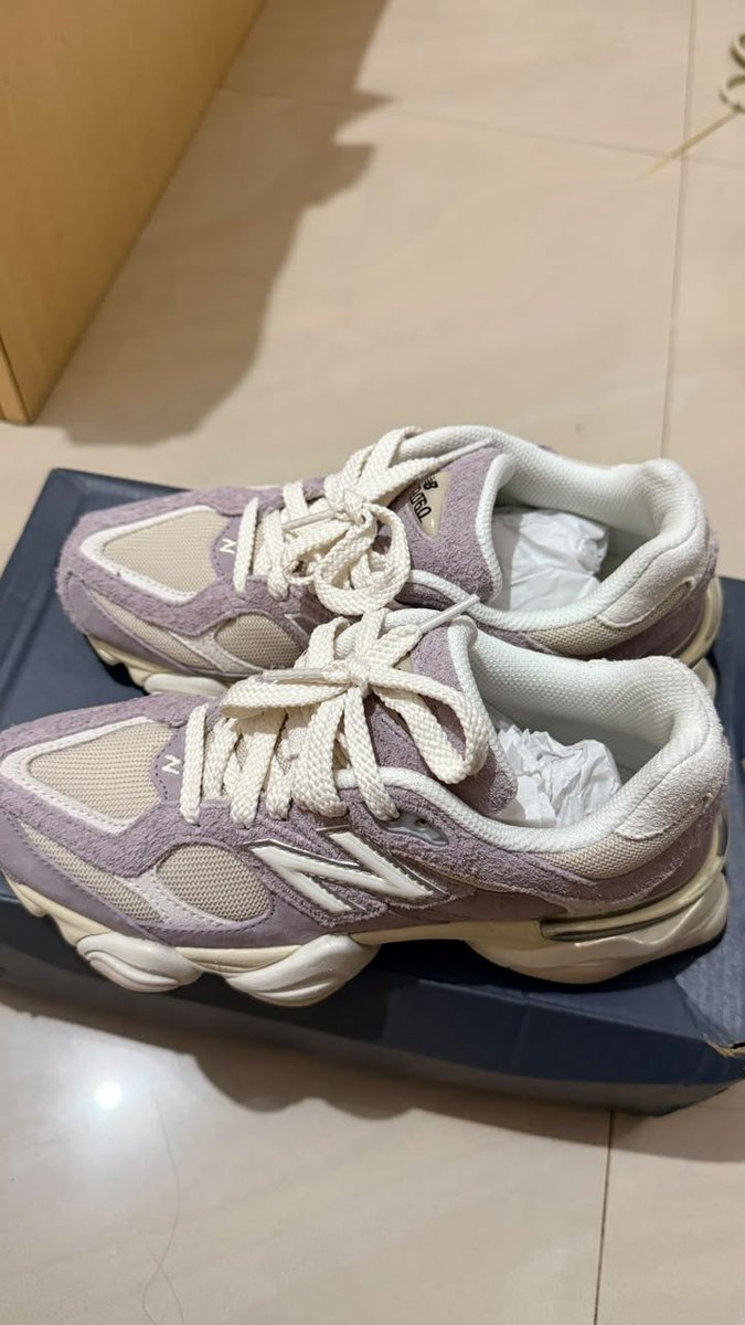 aivocadooo's tweet photo. guysss wts sepatu new balance 9060, ukuran 37. normalnya masih 2,6jt, aku jual 1,4jt ajaa karna dapet voucher zalora (nego by dm). beli salah ukuran, kekecilan. ongkir aku yg tanggung gapapaaa asal masih sekitar jatim dan jabodetabek🥹🥹
#wts https://t.co/vkoSfnVUmT