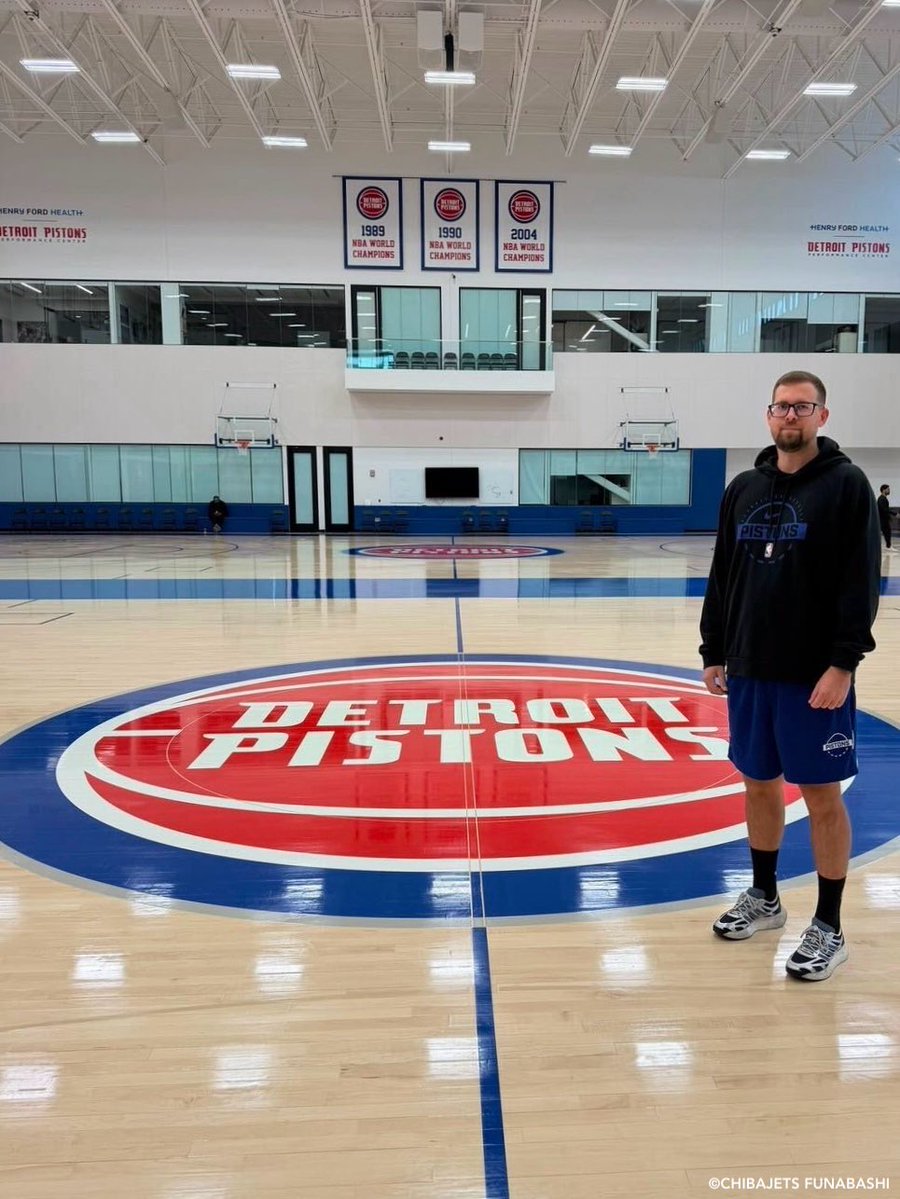 CHIBAJETS's tweet photo. 日本時間の7/10〜7/20にかけてアメリカのラスベガスにて開催の『NBA Summer League』に #アドリアン・コヴァーチ HCがデトロイト・ピストンズのコーチングスタッフとして参加しております📣ぜひ皆さま熱い #声炎 をお願いいたします🤝🏻❤️‍🔥 https://t.co/Lr9EsxwHTg