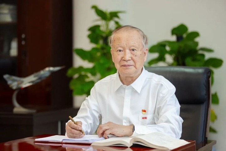 ChinaScience's tweet photo. Two veteran scientists won China's top sci-tech award for the year 2025 on Wednesday for their groundbreaking contributions to the fields of lithium batteries and radar technology, respectively, as the country honored 258 projects and 11 experts for scientific and technological achievements.

Chen Liquan (top), 86, a researcher at the Institute of Physics under the Chinese Academy of Sciences (CAS) and an academician of the Chinese Academy of Engineering (CAE), and Ben De, 88, a researcher at the China Electronics Technology Group Corporation and also a CAE academician, received the nation's highest scientific honor at a meeting in Beijing.

Chen, born into a rural family in southwest China's Sichuan Province, grew up in the dim light of kerosene lamps, which sparked his lifelong pursuit of bringing electricity to the people. He is widely recognized as the founder, pioneer and leader of China's lithium battery sector.

Chen built China's first solid-state ionics laboratory from scratch. His team produced China's first lithium-ion battery and established the country's first pilot production line using entirely homegrown technology, equipment and raw materials.

He pioneered and realized the in-situ solidification battery technology approach, advancing sodium-ion batteries from fundamental research to commercial-scale deployment, and cementing China's strategic lead in next-generation battery technologies.

Ben, born in a farming family in northeast China's Jilin Province, entered Harbin Institute of Technology, located in Heilongjiang Province in the northeast, in 1957. He is acclaimed as the founder of China's airborne pulse Doppler radar technology, a major pioneer of phased array radar technology, and a forerunner of space-based surveillance radar technology.

Ben successfully developed China's first airborne pulse Doppler fire-control radar and its first large-scale long-range phased array early-warning radar. The two fundamental modern radar technologies he pioneered, pulse Doppler and phased array, have guided the development of China's land, sea, air and space early-warning and detection systems.

Wednesday's meeting conflated the national science and technology award conference, the general assemblies of the members of the CAS and the CAE, and the 11th national congress of the China Association for Science and Technology.

In addition to the two top honorees, 51 projects received the State Natural Science Award, 58 projects the State Technological Invention Award, and 149 projects the State Scientific and Technological Progress Award. Meanwhile, nine foreign experts were presented with the International Science and Technology Cooperation Award.