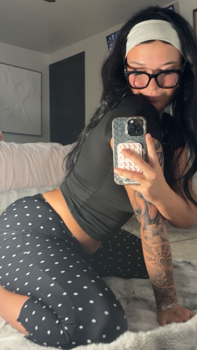 princessp207's tweet photo. New pants 🖤🤍 https://t.co/td6VyY6LVF