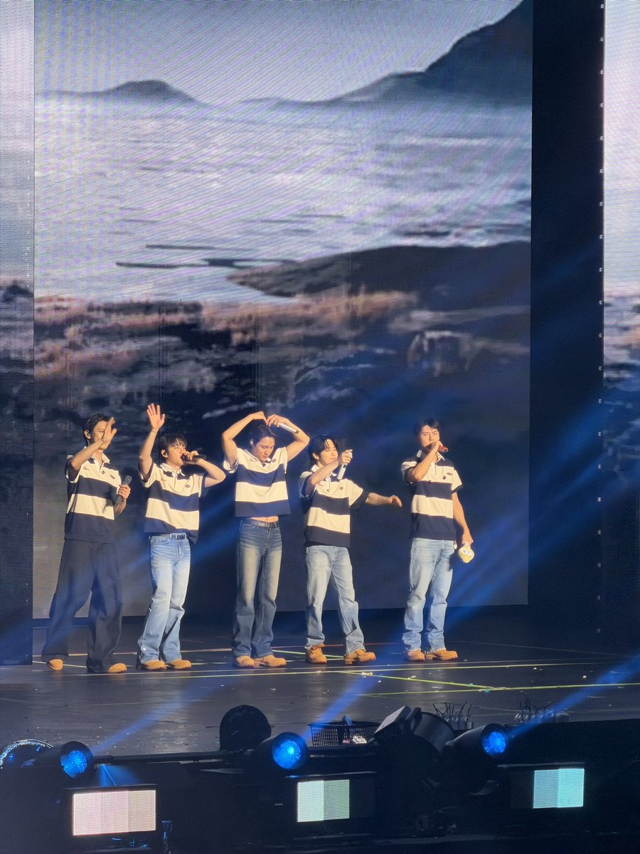 maisquishysoo's tweet photo. They can sing, they can dance, and they can make you smile and feel things (love, happiness, kilig,…😅) 

I am forever thankful that the universe brought me to EXO. I will support all members and patiently wait for whatever they have in store for us in the future. 🥰💕 https://t.co/pqT1h9XUby