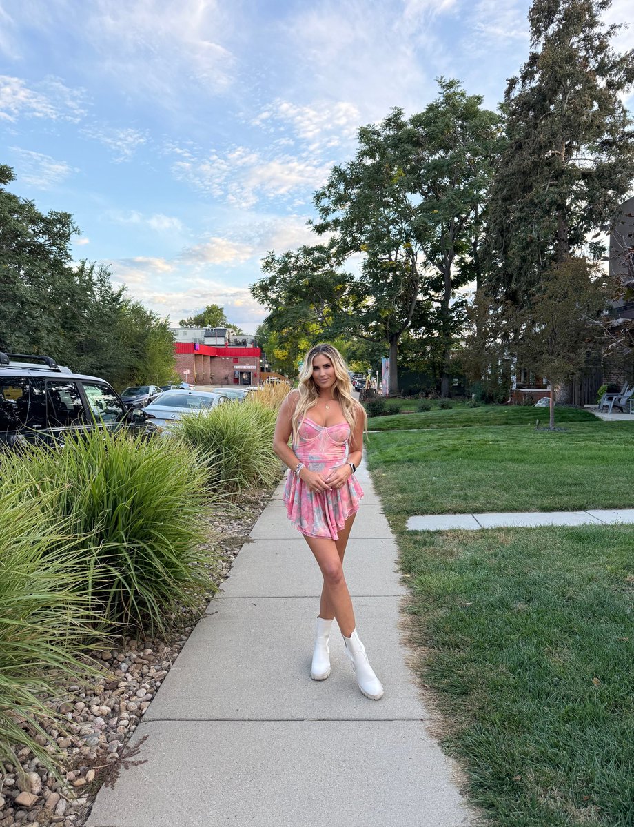 mayonnaise6114's tweet photo. @KarinHart Pinkilious or what 🩷🤍🩷 #golfbarbie #easy1putt #golfzaddy https://t.co/zPP47dAzPI