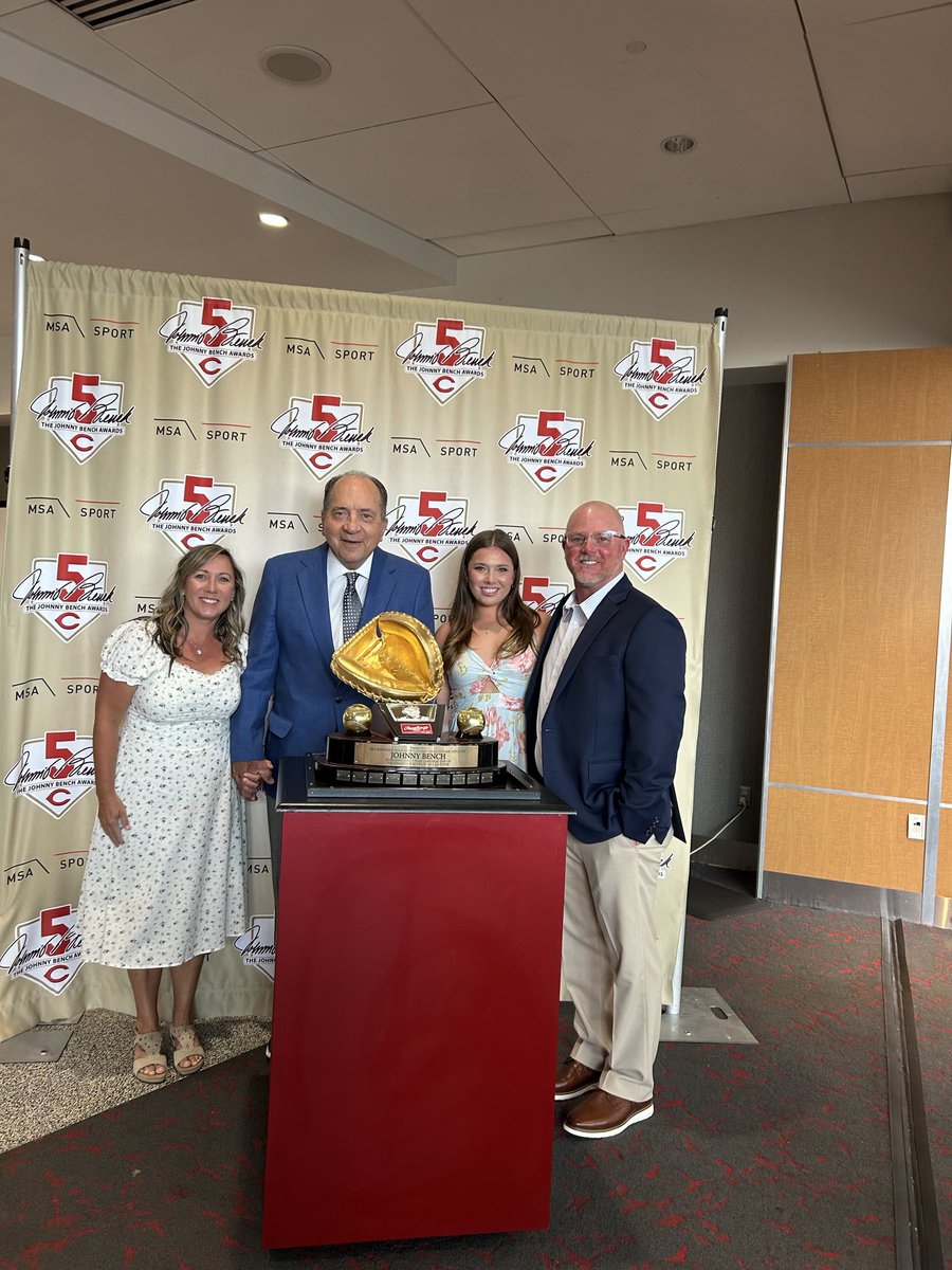 CooperAlivia's tweet photo. So honored to receive the Johnny Bench Award! This was such an amazing experience! Congrats to all of the winners! 
@TroyTrojansSB @e_newellcoach @NateTompkins @MackPuck01 
@AubrieLisenby 
@east_softball1 @TeamNCHinde https://t.co/L85tQqGx32